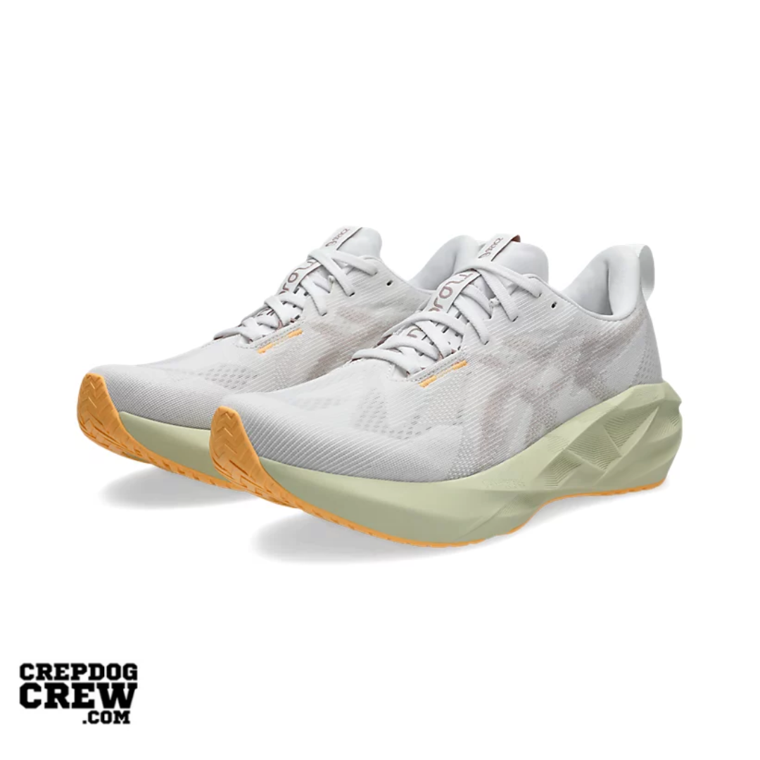 ASICS Novablast 5 White Fawn